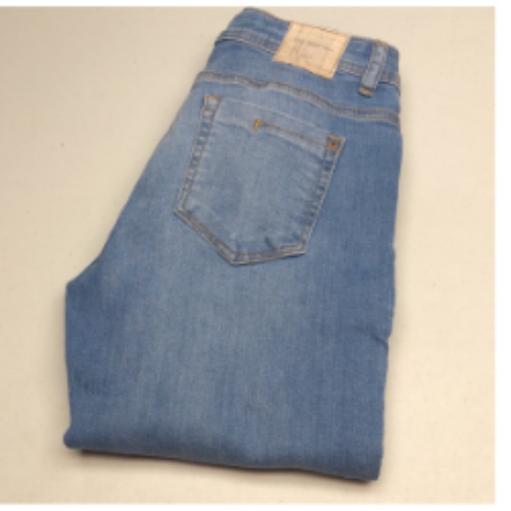 LIKE NEW ZARA MID-RISE SKINNY JEANS 6/28x28 ⭐️